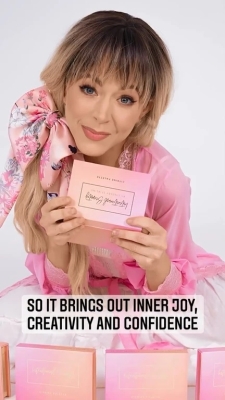 Lindsey_Stirling_Citrine_Palette_Promotional_Images_28229.jpg