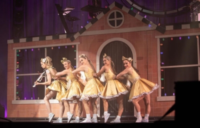The_Lindsey_Stirling_Christmas_Program_Winter_Tour_2813129.jpg