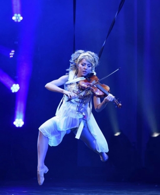 The_Lindsey_Stirling_Christmas_Program_Winter_Tour_2813529.jpg