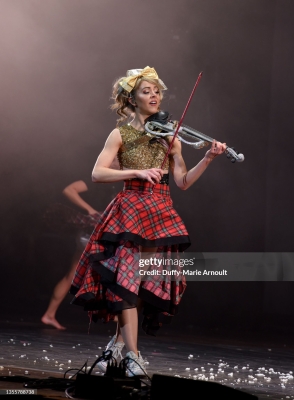 The_Lindsey_Stirling_Christmas_Program_Winter_Tour_2816429.jpg