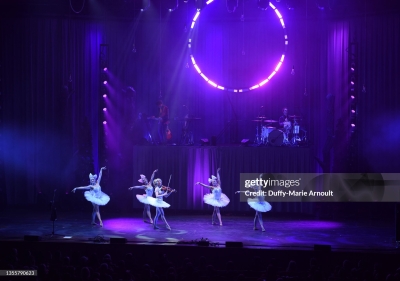 The_Lindsey_Stirling_Christmas_Program_Winter_Tour_2817129.jpg