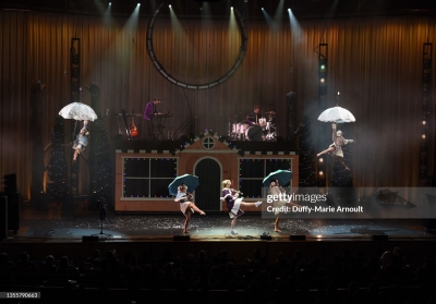 The_Lindsey_Stirling_Christmas_Program_Winter_Tour_2817329.jpg