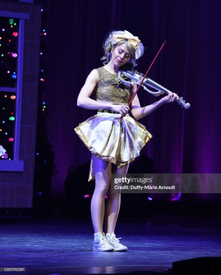 The_Lindsey_Stirling_Christmas_Program_Winter_Tour_2817829.jpg