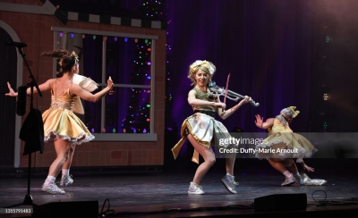 The_Lindsey_Stirling_Christmas_Program_Winter_Tour_2818529.jpg