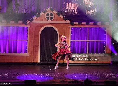 The_Lindsey_Stirling_Christmas_Program_Winter_Tour_2819429.jpg