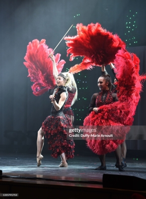 The_Lindsey_Stirling_Christmas_Program_Winter_Tour_2819929.jpg
