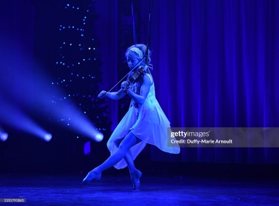 The_Lindsey_Stirling_Christmas_Program_Winter_Tour_2820529.jpg