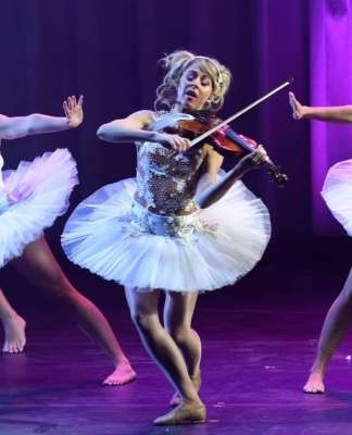 The_Lindsey_Stirling_Christmas_Program_Winter_Tour_2822329.jpg