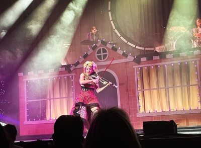 The_Lindsey_Stirling_Christmas_Program_Winter_Tour_282829.jpg