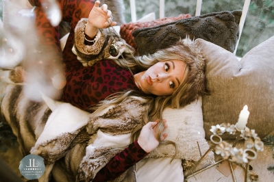 Lindsey_Stirling_-_Set_4_Home_for_the_Holidays_2020_281229.jpg