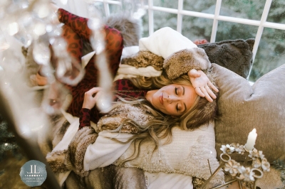 Lindsey_Stirling_-_Set_4_Home_for_the_Holidays_2020_281329.jpg