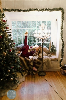 Lindsey_Stirling_-_Set_4_Home_for_the_Holidays_2020_281629.jpg