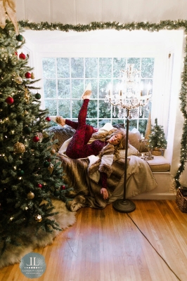 Lindsey_Stirling_-_Set_4_Home_for_the_Holidays_2020_281829.jpg