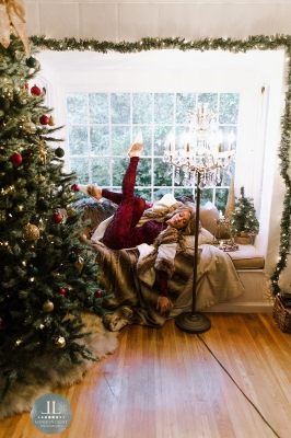 Lindsey_Stirling_-_Set_4_Home_for_the_Holidays_2020_281929.jpg