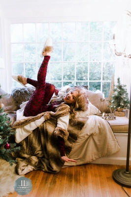 Lindsey_Stirling_-_Set_4_Home_for_the_Holidays_2020_282129.jpg