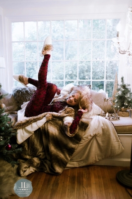 Lindsey_Stirling_-_Set_4_Home_for_the_Holidays_2020_282229.jpg