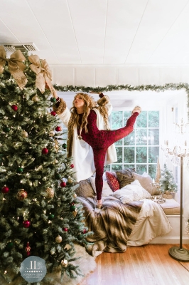 Lindsey_Stirling_-_Set_4_Home_for_the_Holidays_2020_283629.jpg
