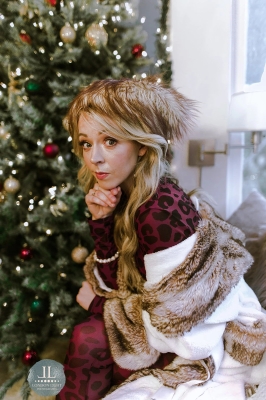 Lindsey_Stirling_-_Set_4_Home_for_the_Holidays_2020_284829.jpg