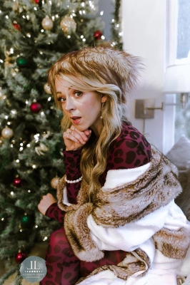 Lindsey_Stirling_-_Set_4_Home_for_the_Holidays_2020_284929.jpg