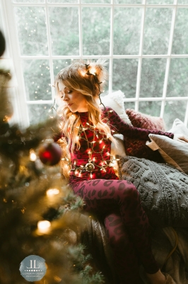 Lindsey_Stirling_-_Set_4_Home_for_the_Holidays_2020_286829.jpg