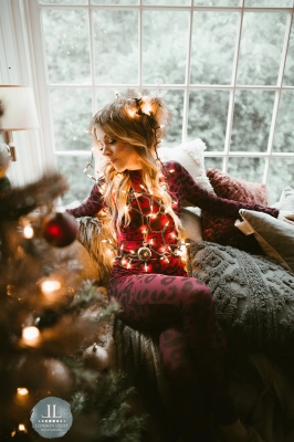 Lindsey_Stirling_-_Set_4_Home_for_the_Holidays_2020_286929.jpg
