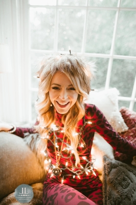 Lindsey_Stirling_-_Set_4_Home_for_the_Holidays_2020_287129.jpg
