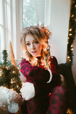 Lindsey_Stirling_-_Set_4_Home_for_the_Holidays_2020_287429.jpg
