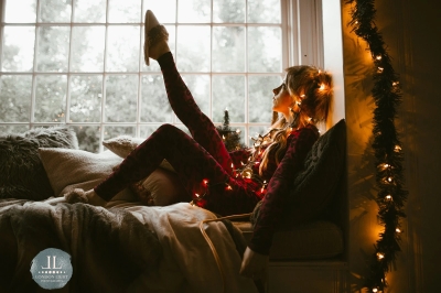Lindsey_Stirling_-_Set_4_Home_for_the_Holidays_2020_287629.jpg