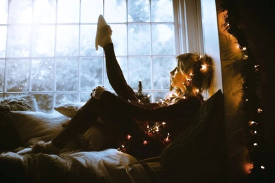 Lindsey_Stirling_-_Set_4_Home_for_the_Holidays_2020_287829.jpg