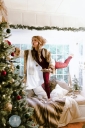 Lindsey_Stirling_-_Set_4_Home_for_the_Holidays_2020_284629.jpg